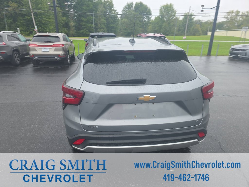 Used 2024 Chevrolet Trax LT w/ LT Convenience Package FWD image 4