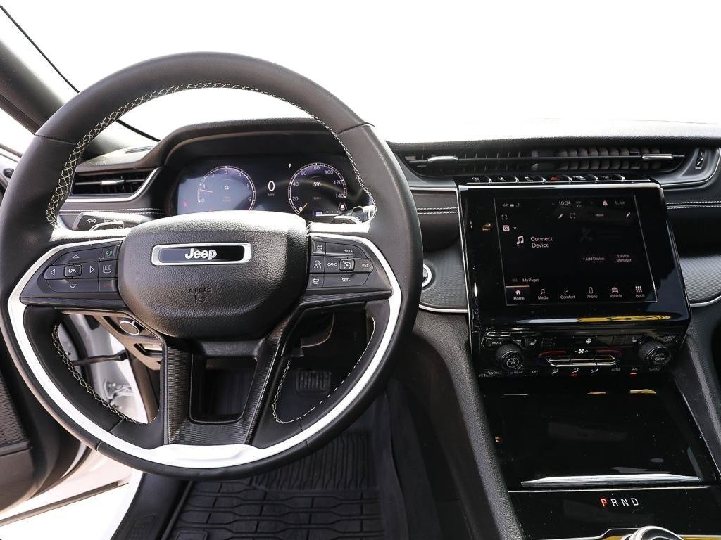 Used 2023 Jeep Grand Cherokee Altitude AWD/4WD image 13