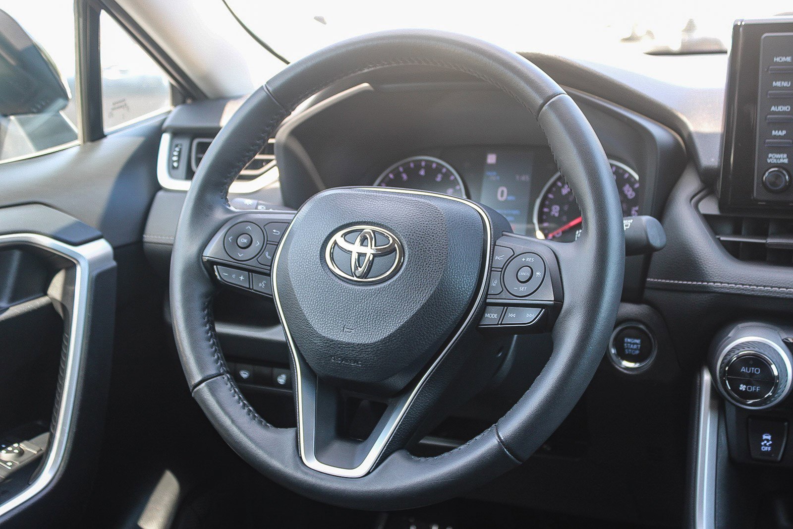 Used 2022 Toyota RAV4 XLE w/ Convenience Package image 16