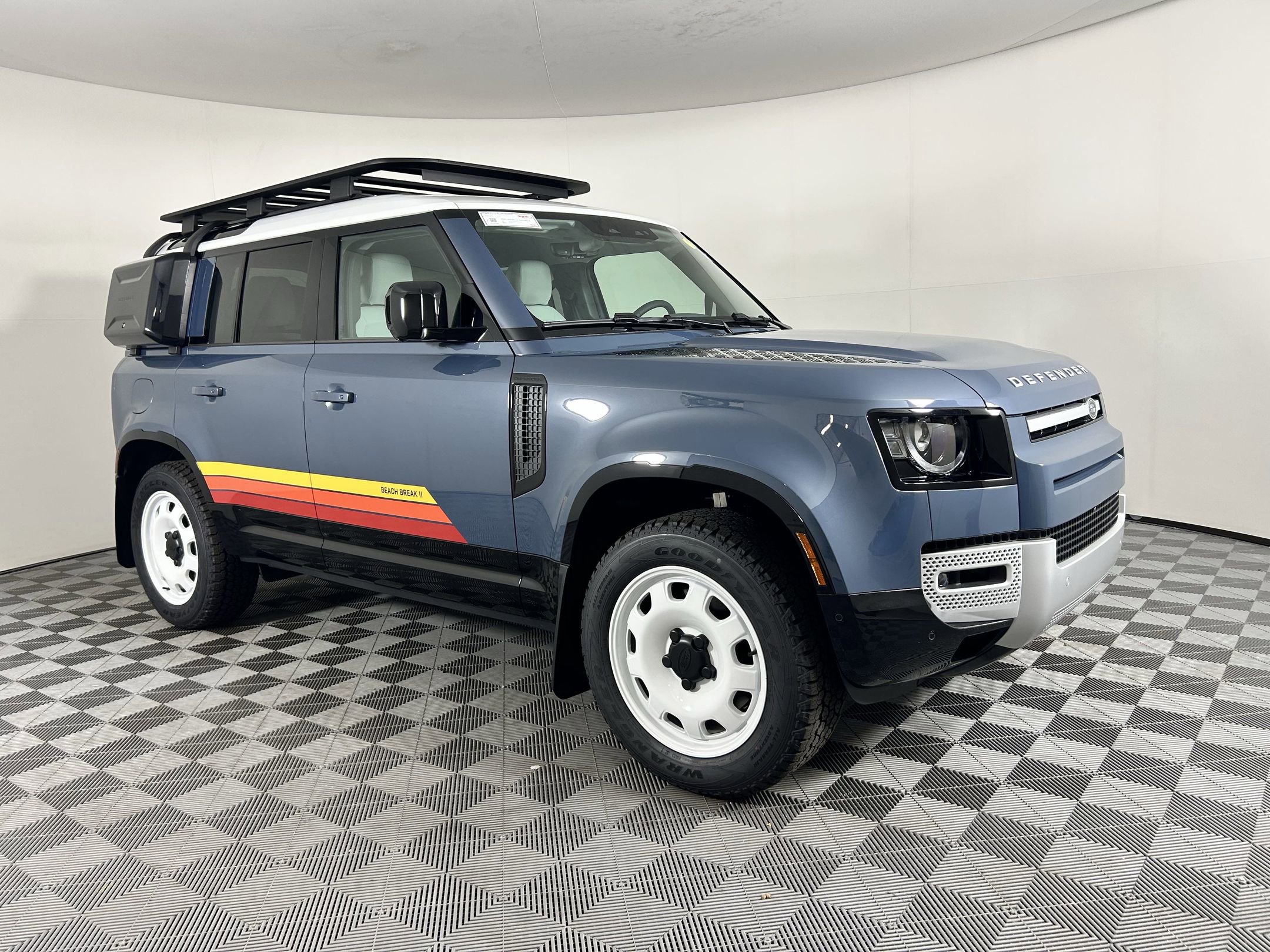 New 2025 Land Rover Defender 110 S image 5