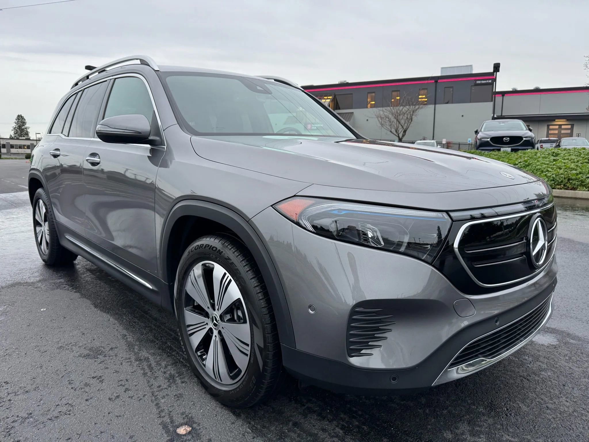 Used 2023 Mercedes-Benz EQB 300 4MATIC w/ Exclusive Package image 2