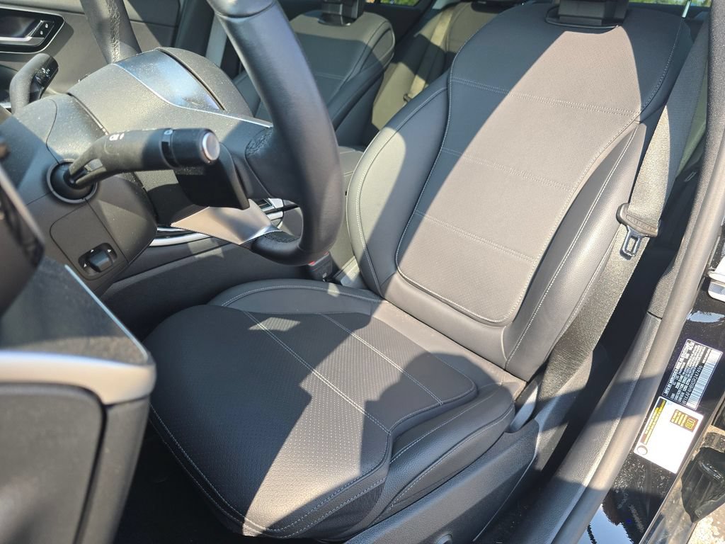 Used 2025 Mercedes-Benz C 300 4MATIC Sedan image 25