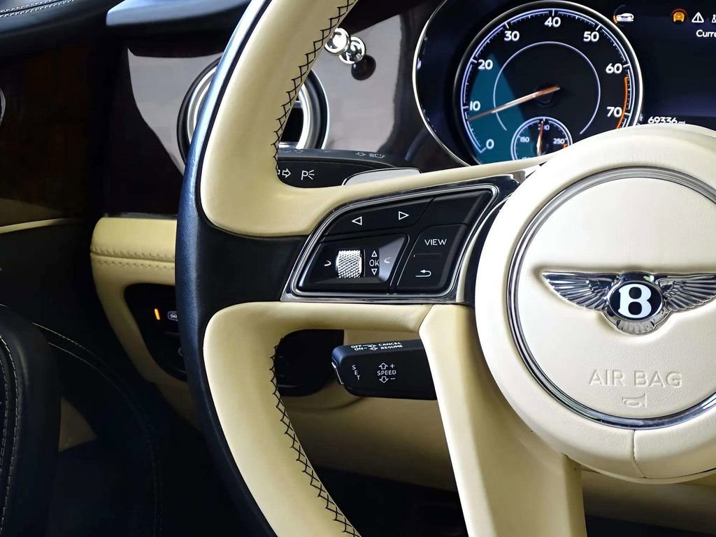 Used 2017 Bentley Bentayga AWD/4WD image 18