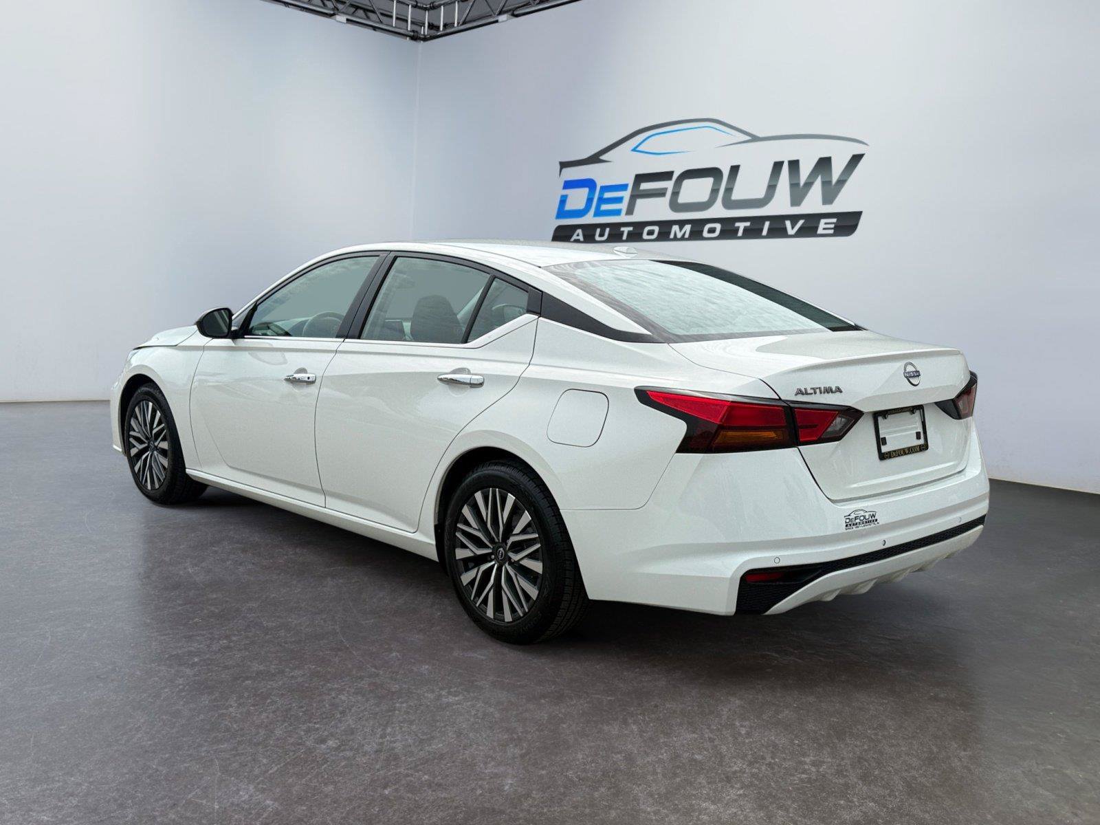 Used 2025 Nissan Altima 2.5 SV FWD image 5