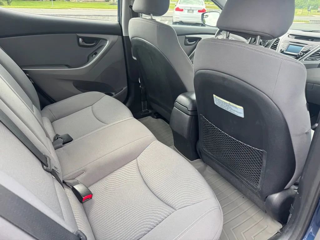 Used 2014 Hyundai Elantra SE w/ Option Group 02 FWD image 7