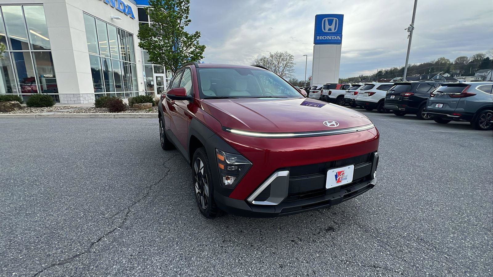 Used 2025 Hyundai Kona SEL image 2