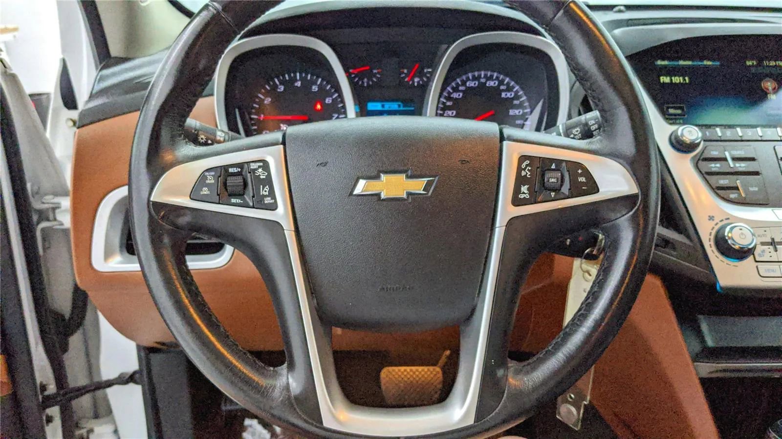 Used 2016 Chevrolet Equinox LTZ w/ Enhanced Convenience Package FWD image 21