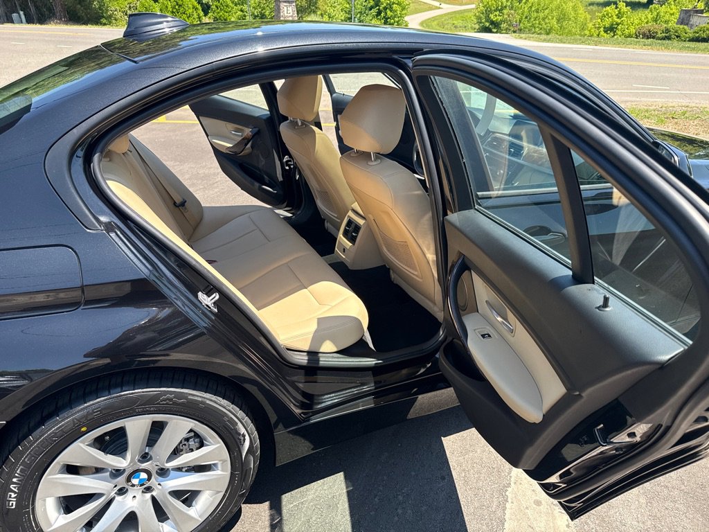Used 2017 BMW 320i xDrive Sedan AWD/4WD image 10