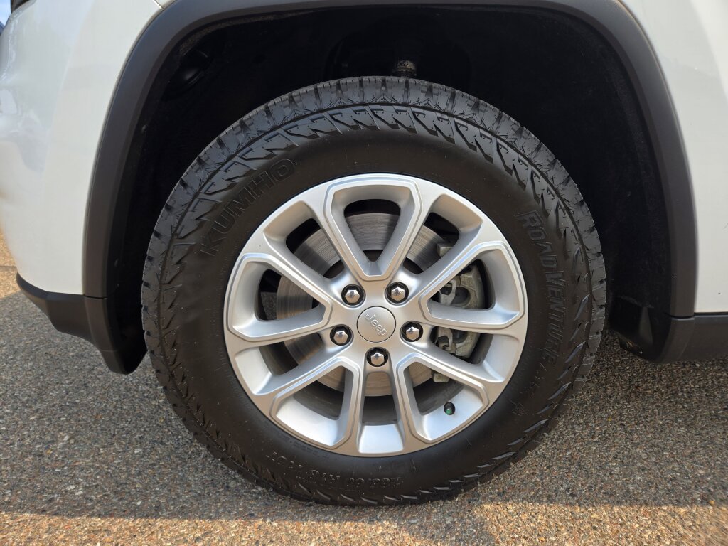 Used 2021 Jeep Grand Cherokee Laredo X RWD image 16
