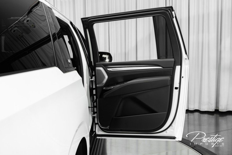 Used 2025 Cadillac Escalade ESV V image 46