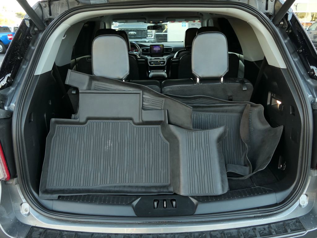 Used 2022 Ford Explorer XLT w/ Equipment Group 202A image 24