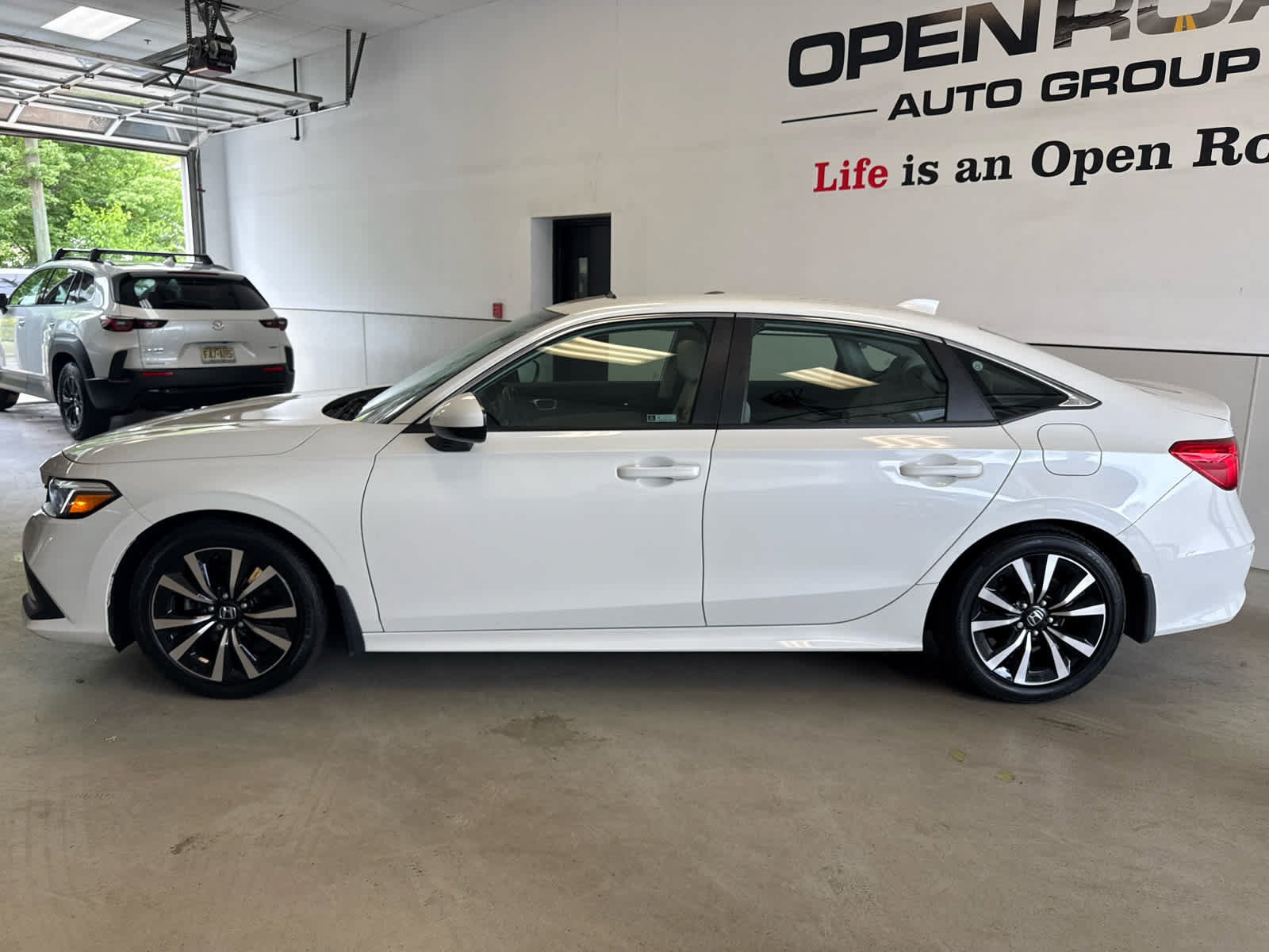 Used 2023 Honda Civic EX image 4