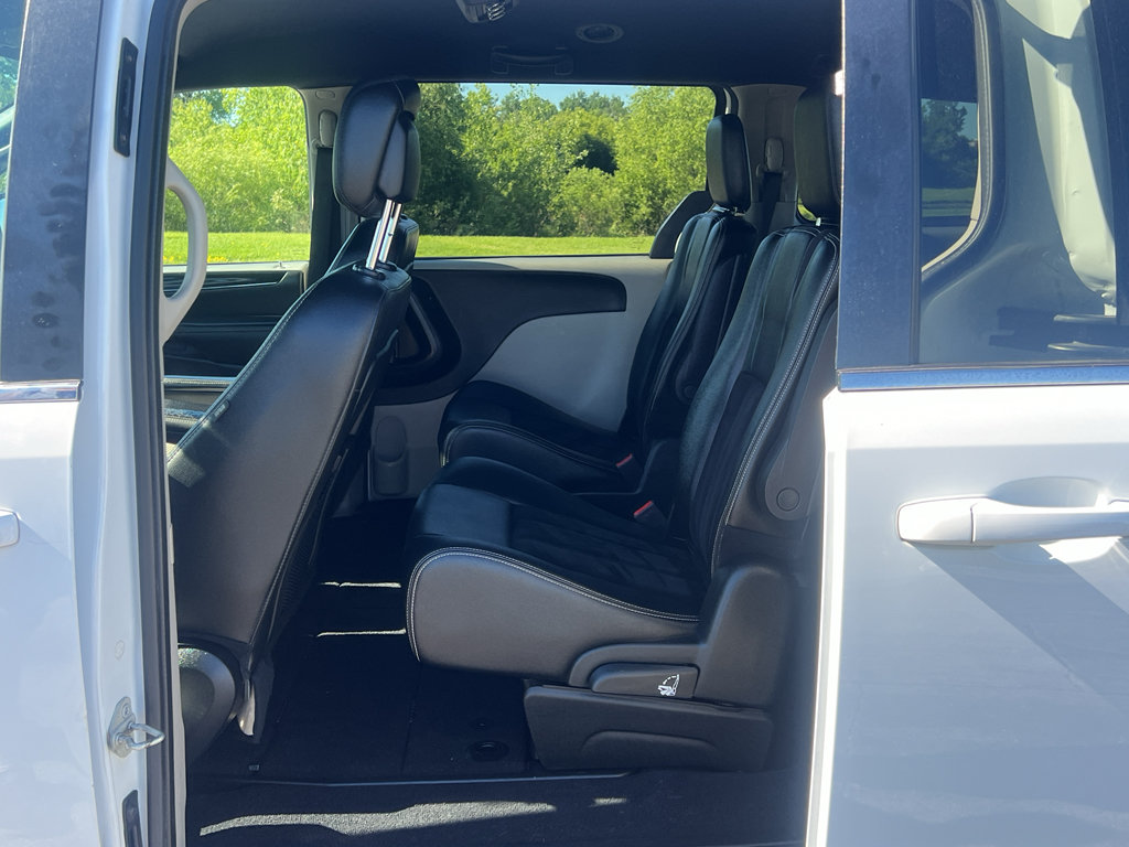 Used 2018 Dodge Grand Caravan SXT w/ Rear Park Assist Package FWD image 30