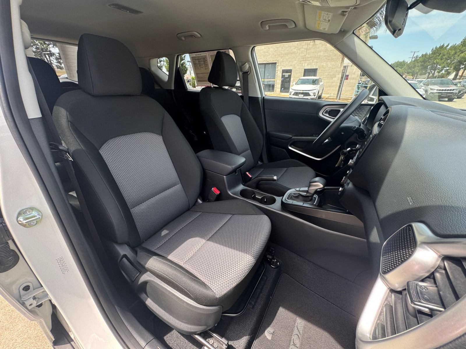 Used 2025 Kia Soul LX w/ LX Technology Package FWD image 33