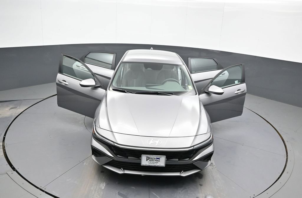 Certified 2025 Hyundai Elantra SE image 45