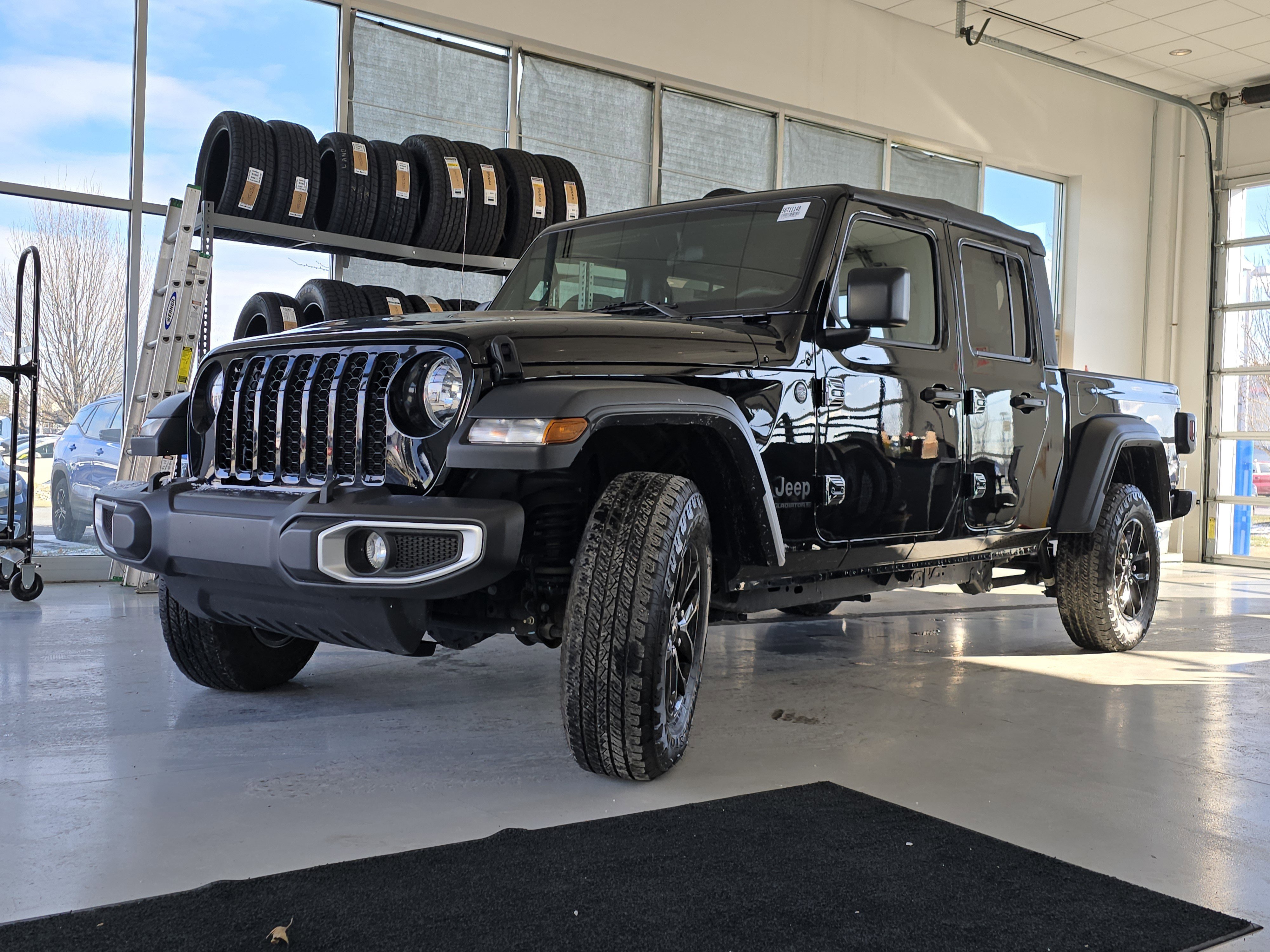Used 2023 Jeep Gladiator Sport image 11