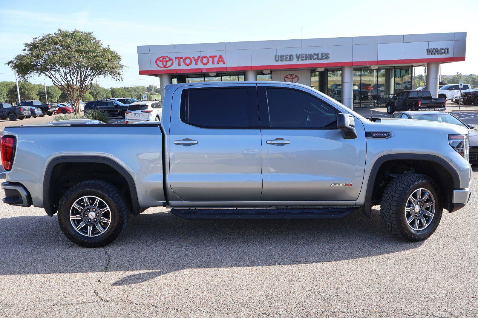Used 2024 GMC Sierra 1500 AT4 w/ Technology Package AWD/4WD image 2