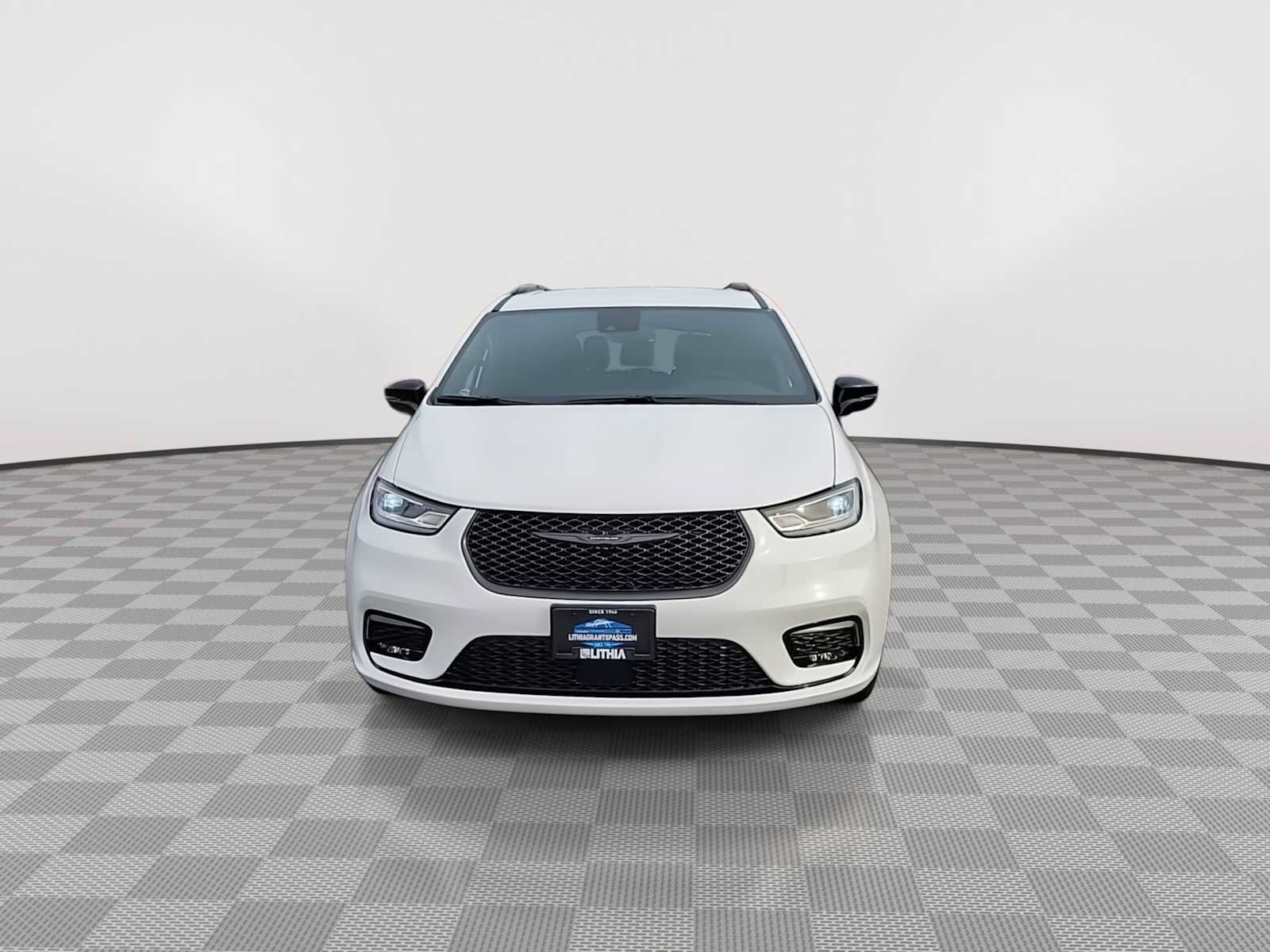 New 2026 Chrysler Pacifica Select w/ S Appearance Package FWD image 3
