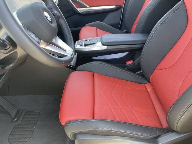 Used 2025 BMW X1 xDrive28i w/ Technology Package image 19