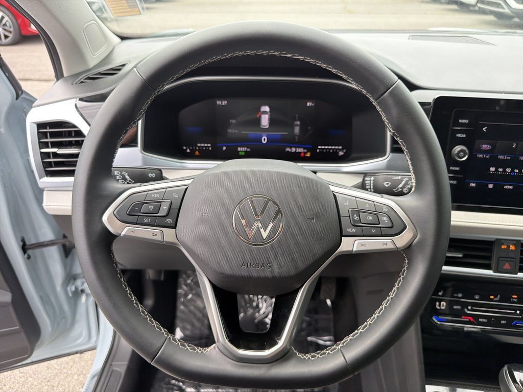 Used 2025 Volkswagen Taos SE FWD image 23
