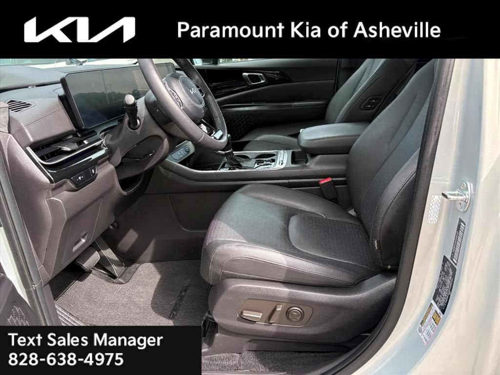 Certified 2025 Kia Carnival SX Prestige FWD image 18