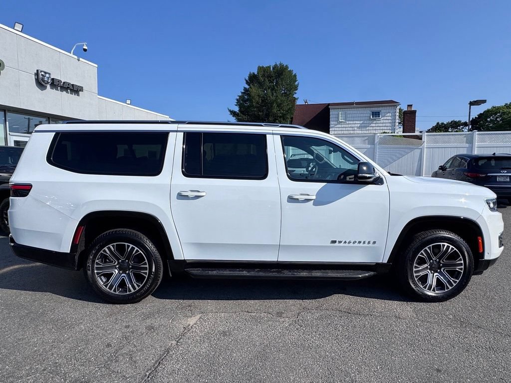 Used 2024 Jeep Wagoneer L Series II w/ Flexible Seating Group RWD image 8
