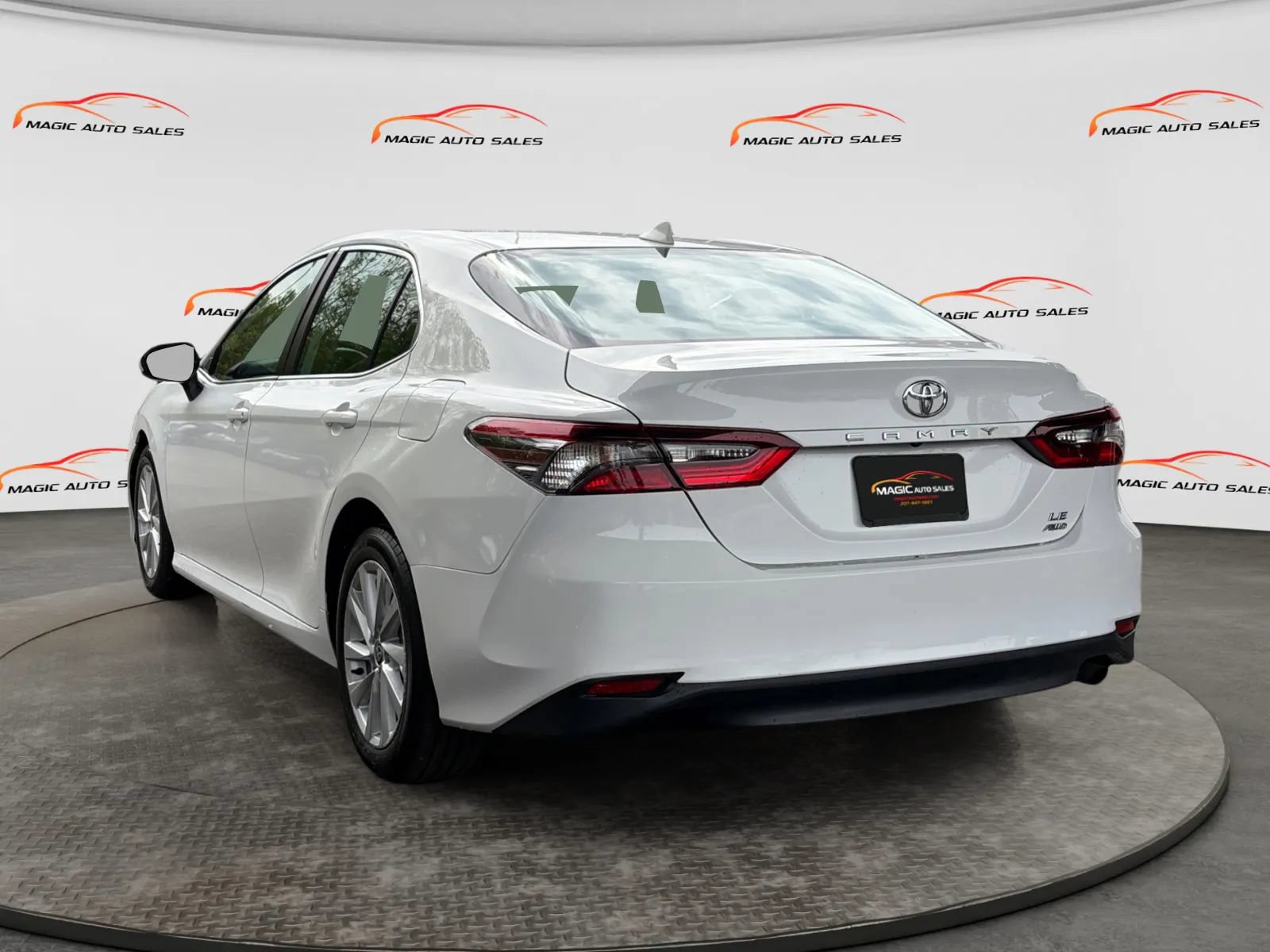 Used 2024 Toyota Camry LE AWD/4WD image 8