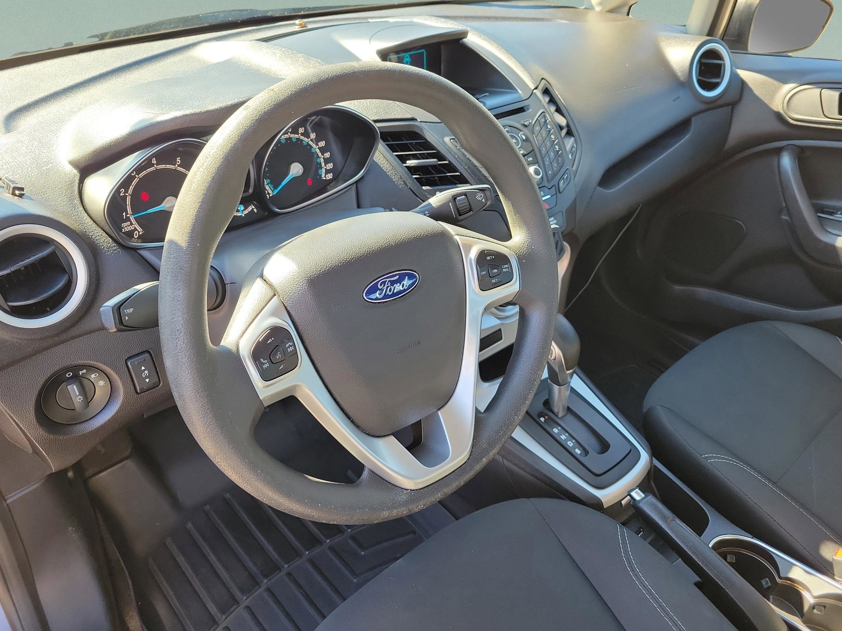 Used 2017 Ford Fiesta SE image 27