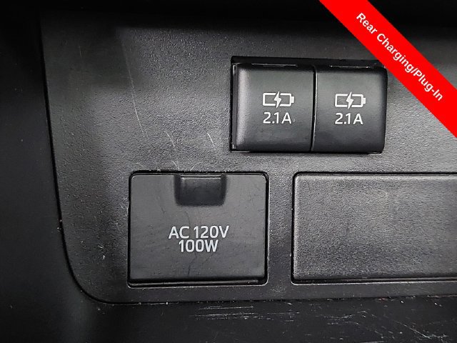 Used 2017 Toyota Highlander Limited AWD/4WD image 30