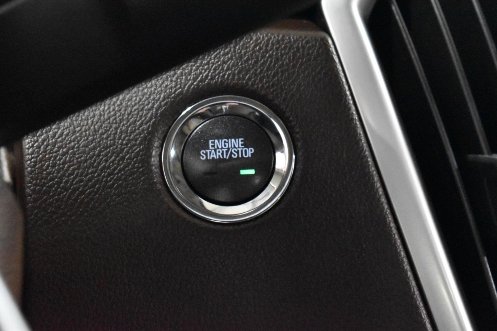 Used 2016 Cadillac SRX Luxury image 14