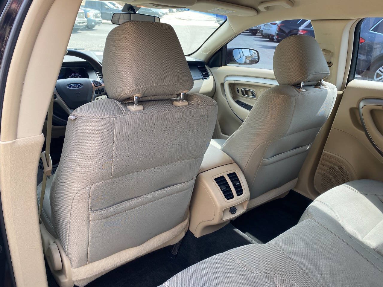 Used 2015 Ford Taurus SE FWD image 21