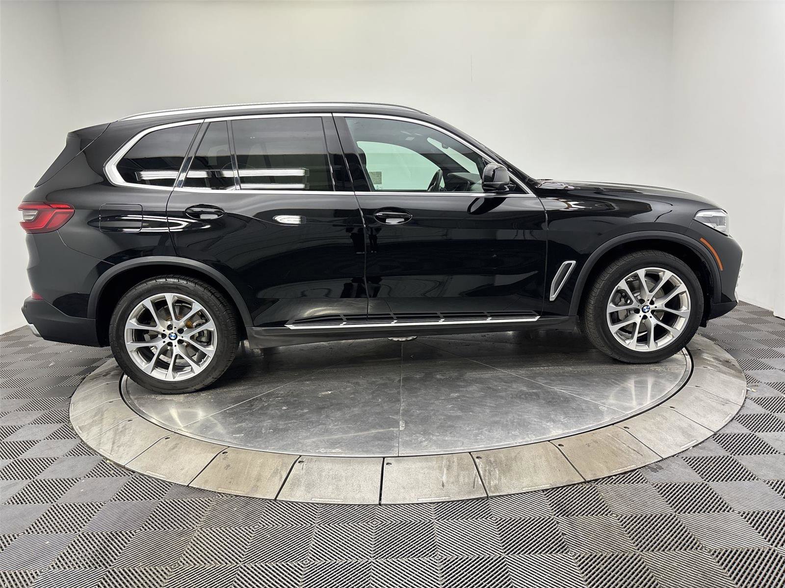 Used 2019 BMW X5 xDrive40i w/ Convenience Package image 17