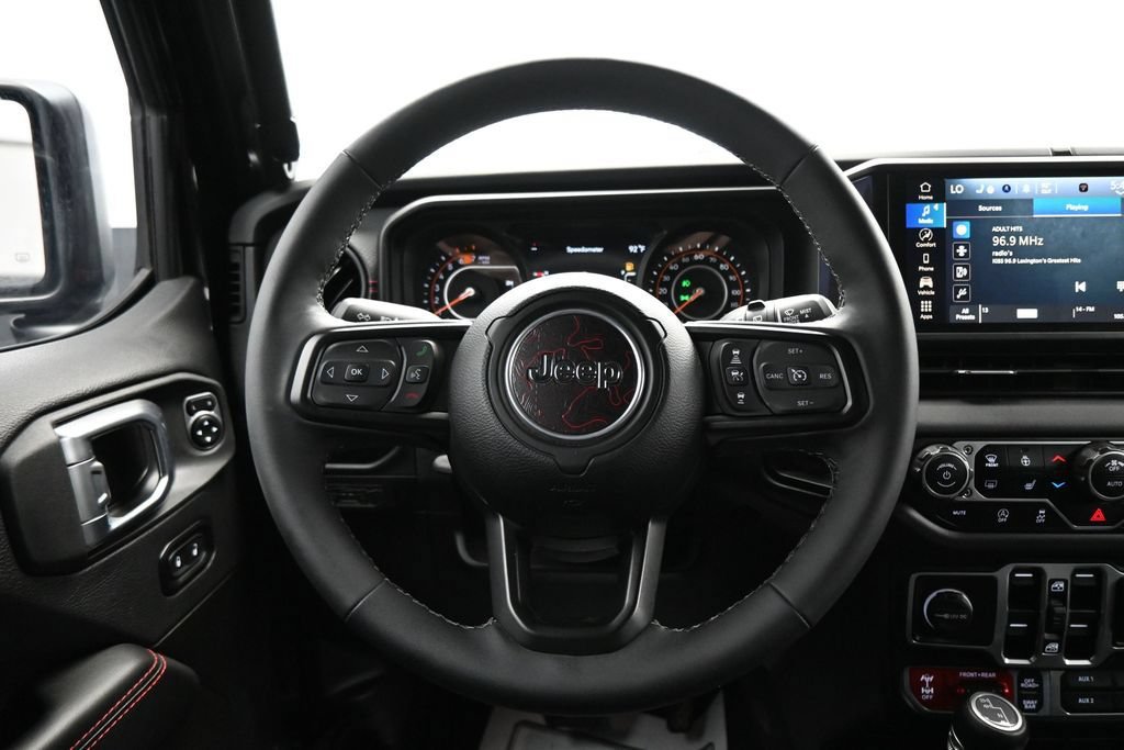 Used 2025 Jeep Wrangler Unlimited Rubicon w/ Convenience Group AWD/4WD image 16