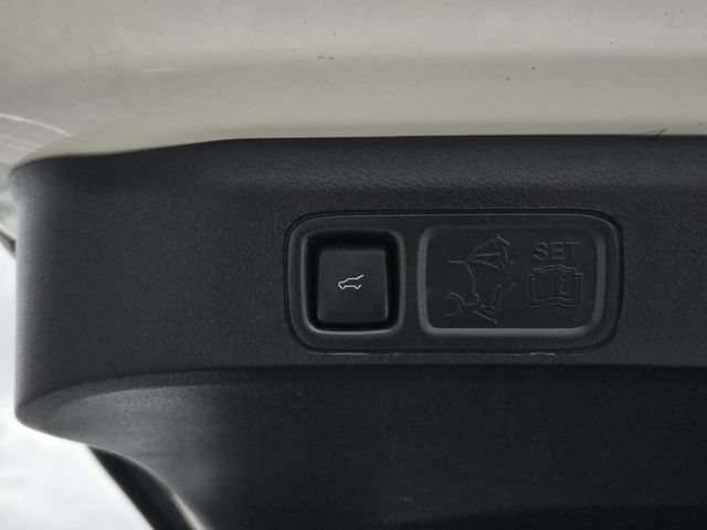 Used 2022 Ford Expedition Limited AWD/4WD image 16