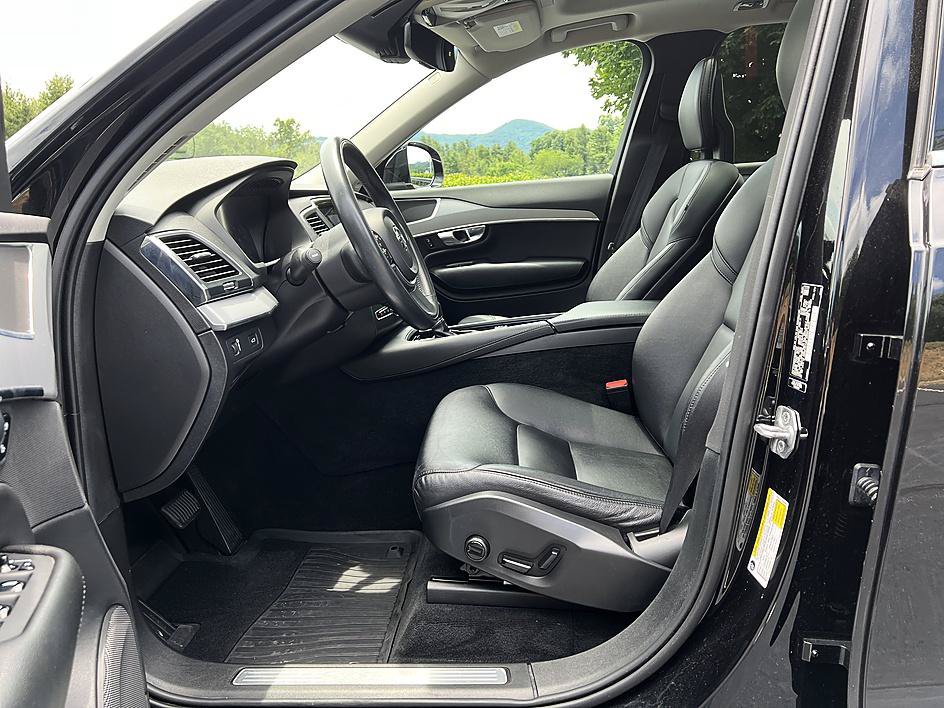 Used 2021 Volvo XC90 T5 Momentum w/ Climate Package FWD image 11