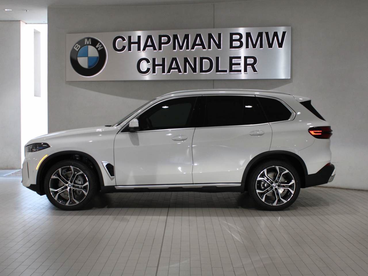 Used 2026 BMW X5 sDrive40i w/ Premium Package RWD image 3
