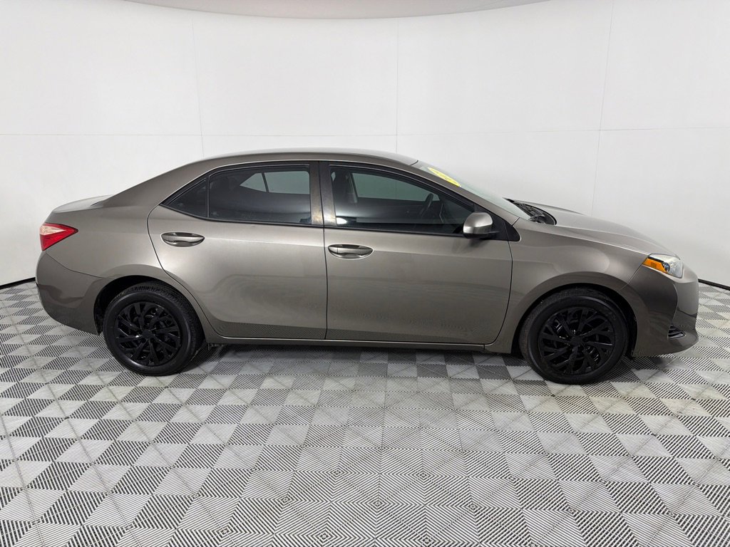 Used 2019 Toyota Corolla LE image 4