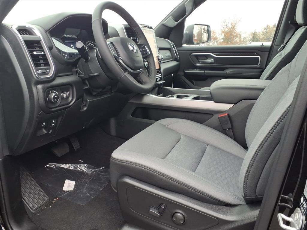 New 2026 RAM 1500 4x4 Crew Cab image 8
