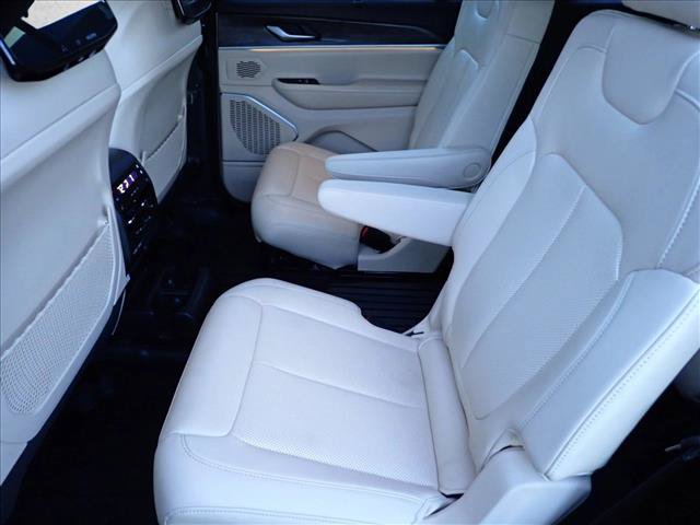 Used 2023 Jeep Grand Cherokee L Limited w/ Luxury Tech Group II AWD/4WD image 10