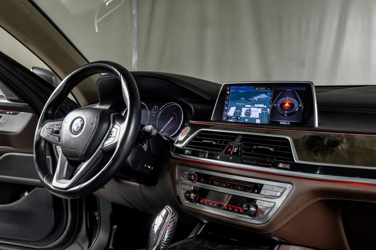 Used 2017 BMW 740i xDrive image 23