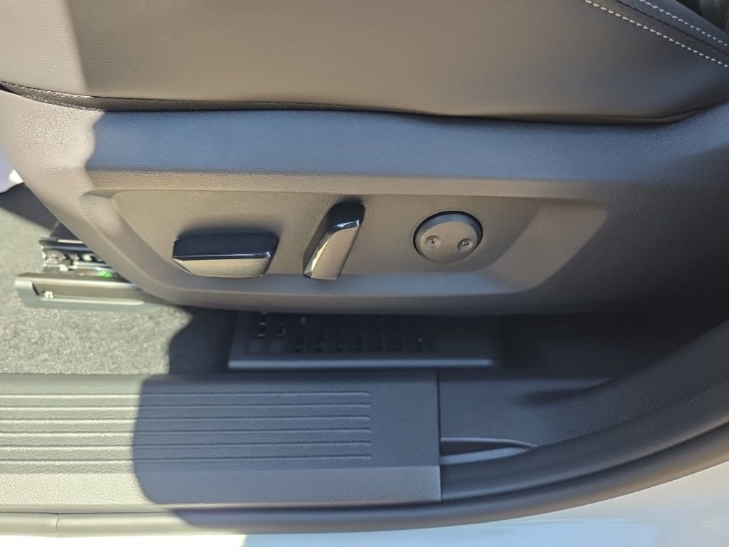 New 2026 Nissan Rogue Platinum image 17