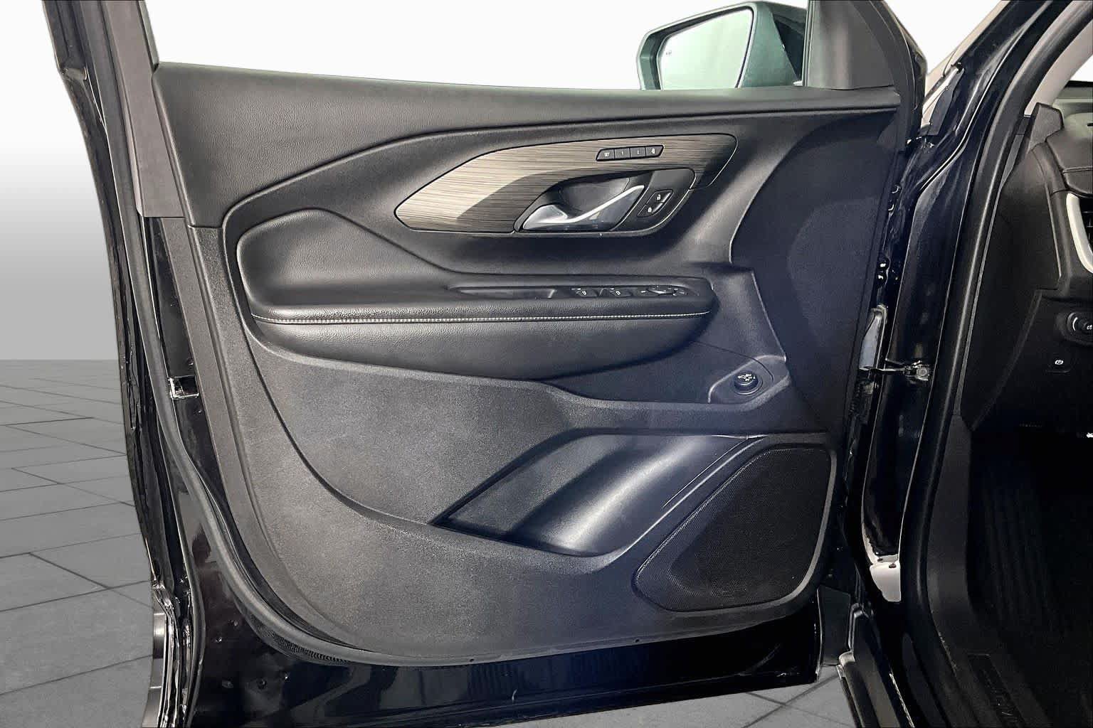 Certified 2024 GMC Terrain SLT FWD image 21