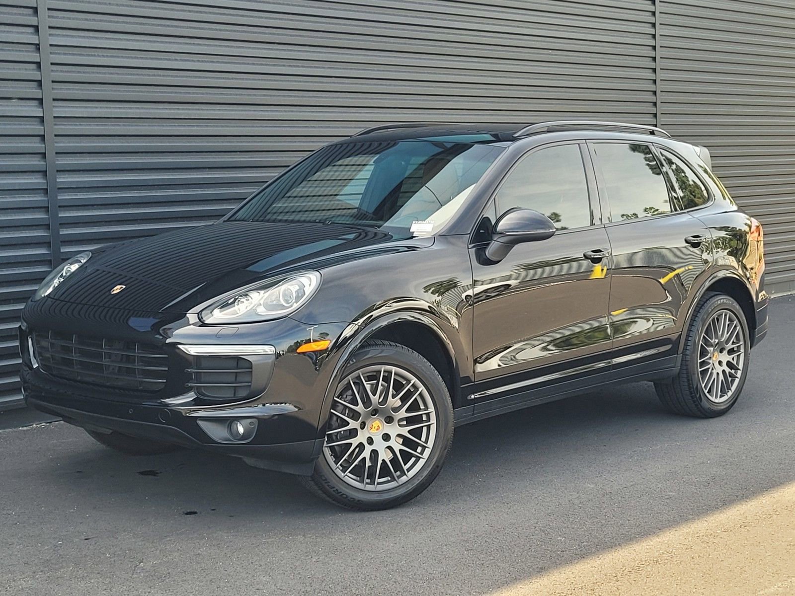 Used 2018 Porsche Cayenne Platinum Edition AWD/4WD image 1