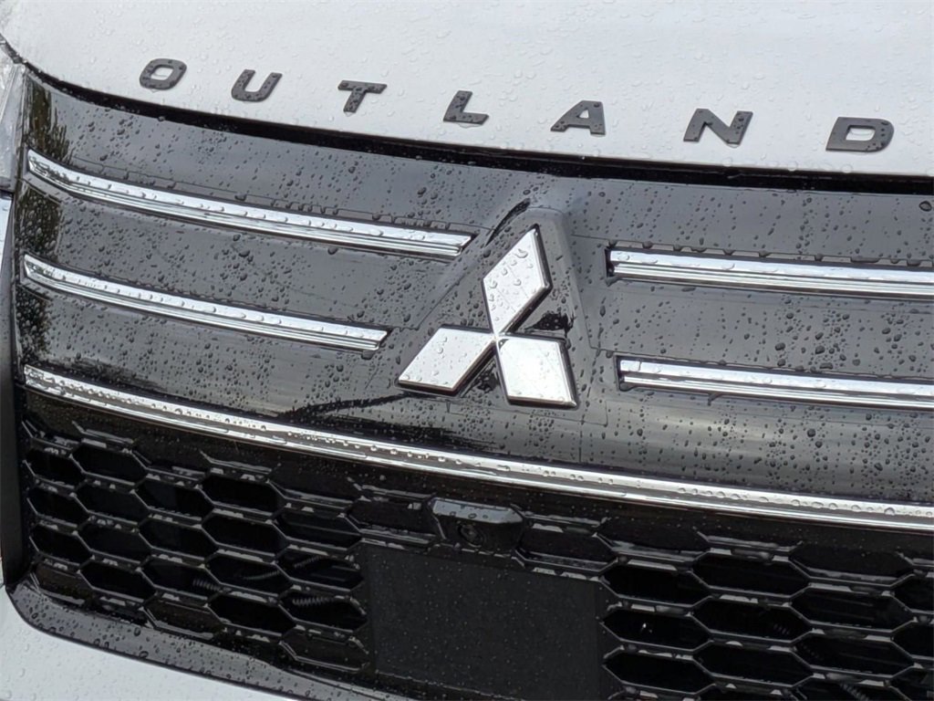 New 2025 Mitsubishi Outlander SE image 9