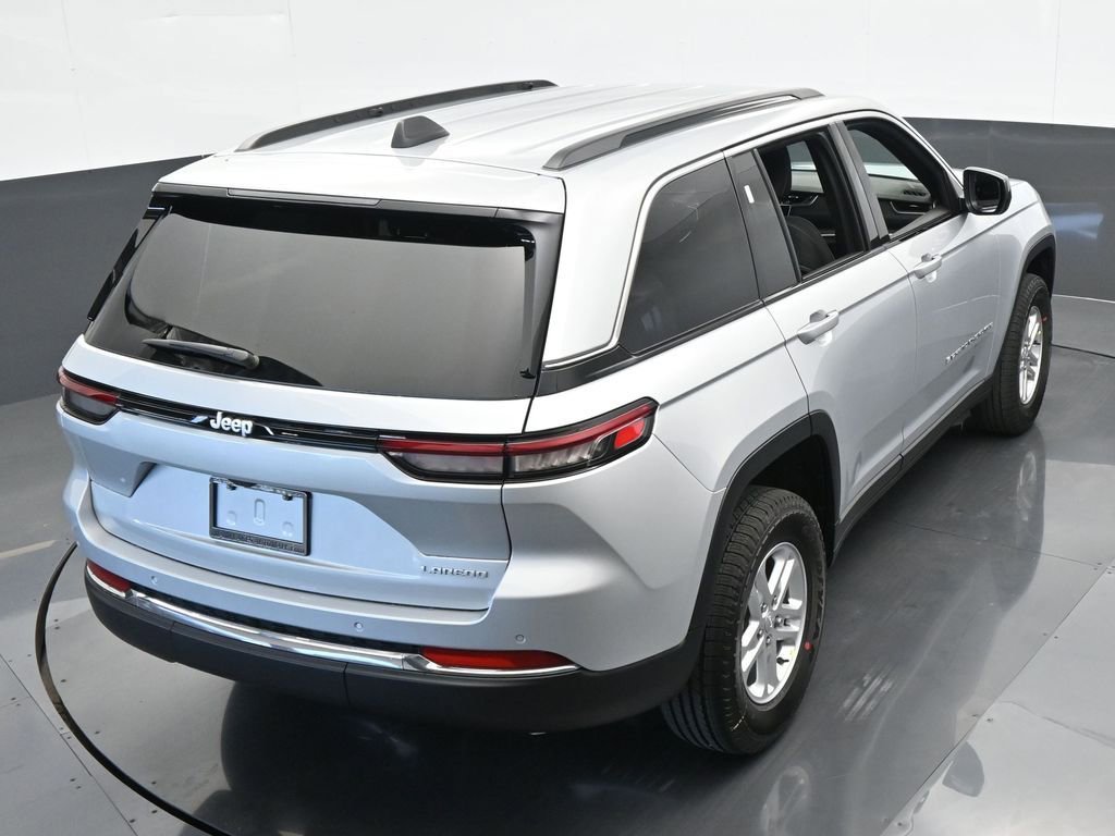 Used 2024 Jeep Grand Cherokee Laredo w/ Trailer Tow Package image 32