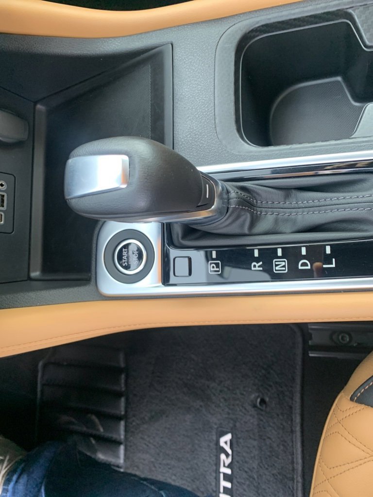 Used 2022 Nissan Sentra SV w/ SV Premium Package image 12