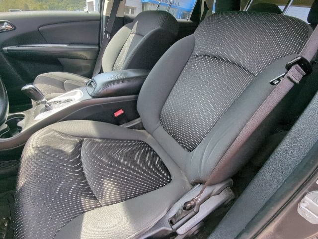 Used 2018 Dodge Journey SE w/ Connectivity Group FWD image 18