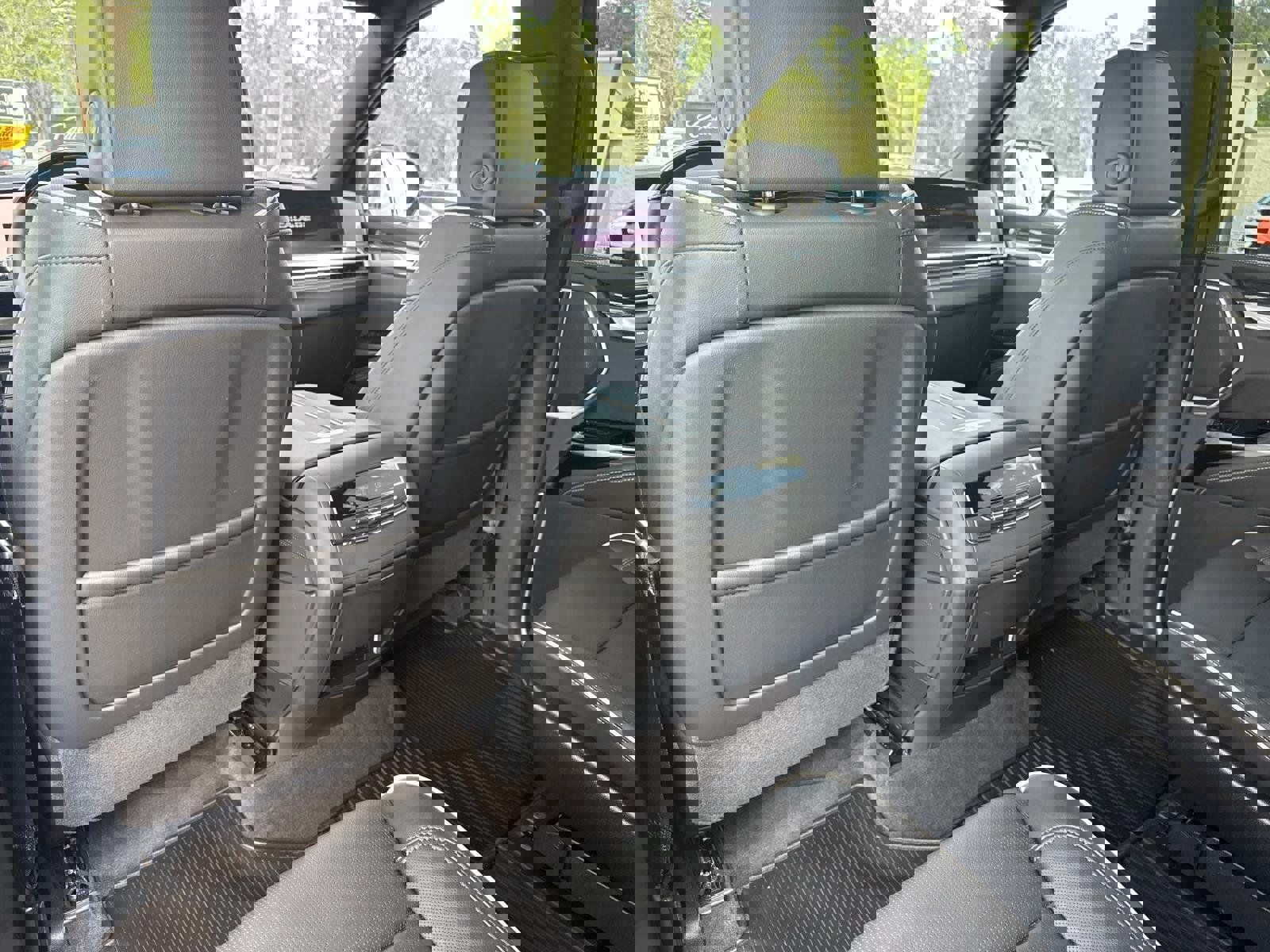 Certified 2025 Cadillac Escalade ESV Premium Luxury image 12