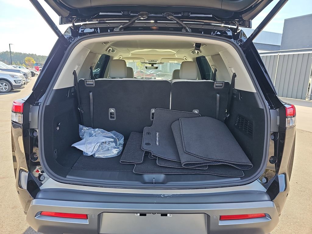 New 2026 Nissan Pathfinder SL w/ SL Premium Package image 16