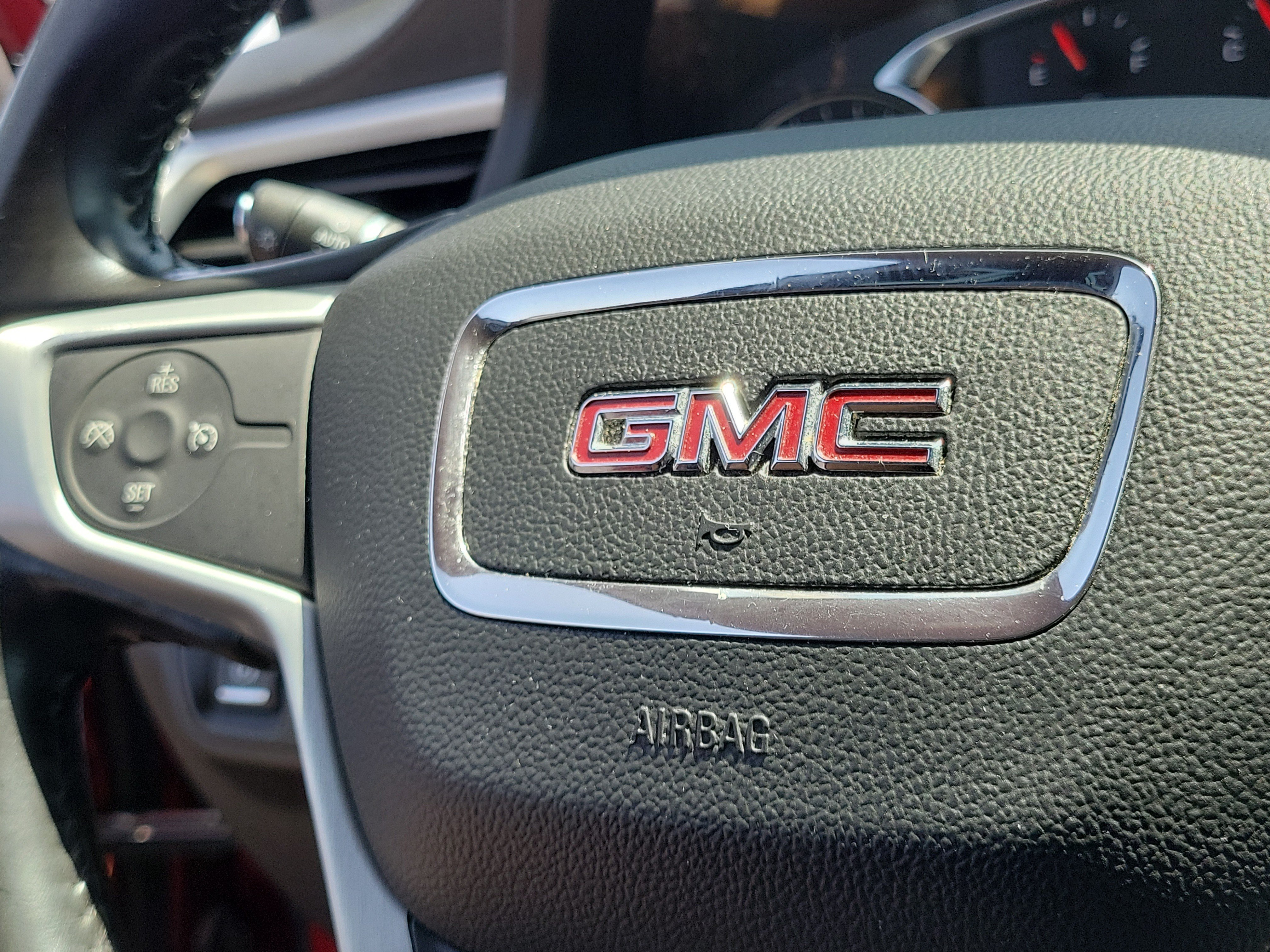 Used 2020 GMC Acadia SLE w/ Driver Convenience Package FWD image 30